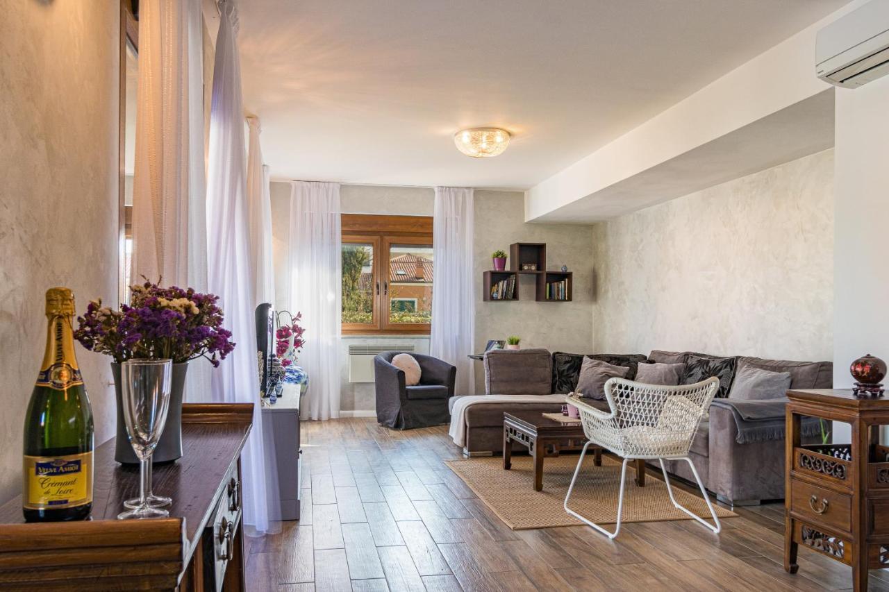 Lovely Istrian Apartment With A Private Swimming Pool And A Charming Garden 班约勒 外观 照片