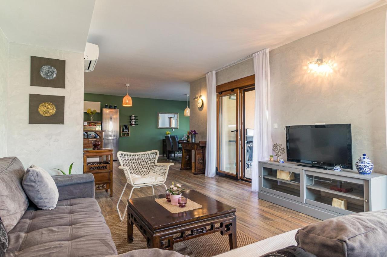 Lovely Istrian Apartment With A Private Swimming Pool And A Charming Garden 班约勒 外观 照片