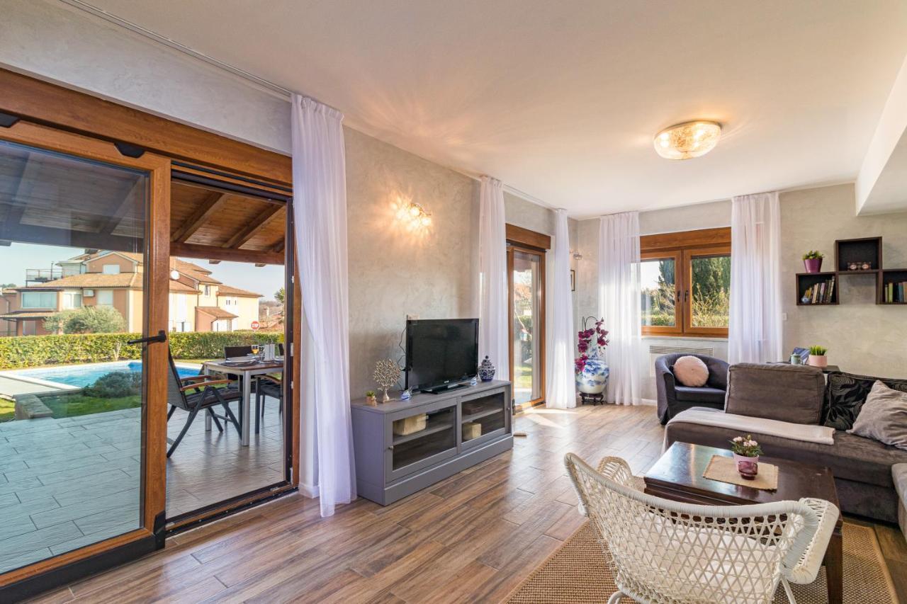 Lovely Istrian Apartment With A Private Swimming Pool And A Charming Garden 班约勒 外观 照片