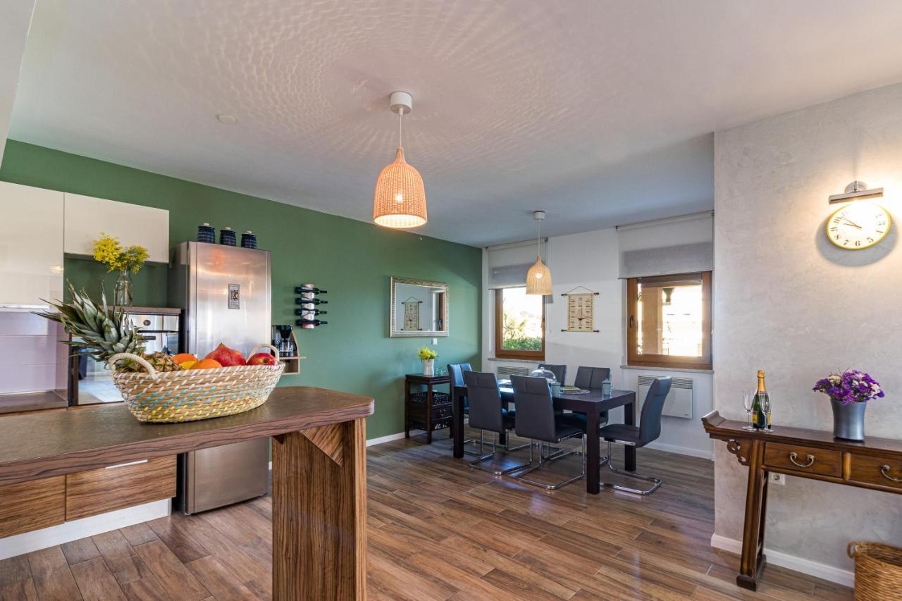 Lovely Istrian Apartment With A Private Swimming Pool And A Charming Garden 班约勒 外观 照片