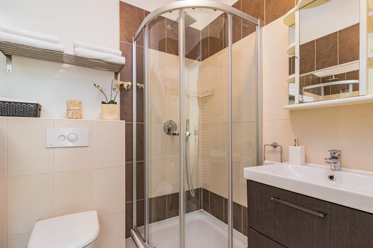 Lovely Istrian Apartment With A Private Swimming Pool And A Charming Garden 班约勒 外观 照片