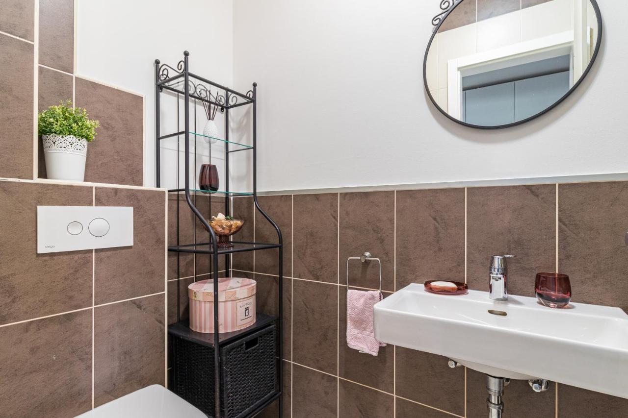 Lovely Istrian Apartment With A Private Swimming Pool And A Charming Garden 班约勒 外观 照片