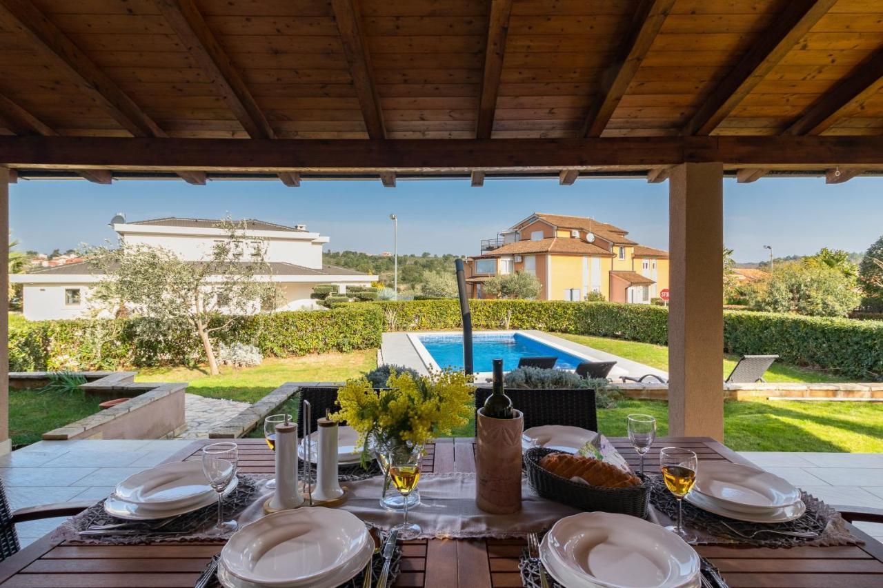 Lovely Istrian Apartment With A Private Swimming Pool And A Charming Garden 班约勒 外观 照片
