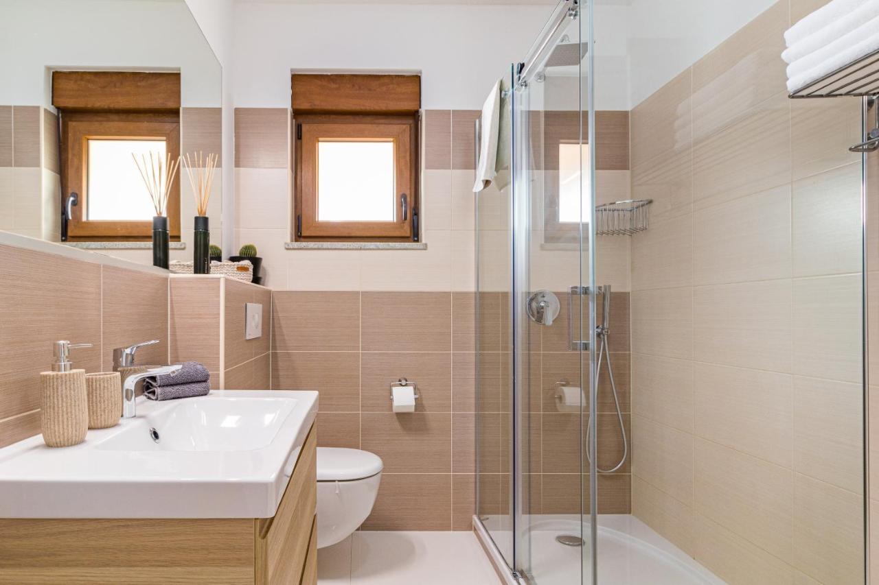 Lovely Istrian Apartment With A Private Swimming Pool And A Charming Garden 班约勒 外观 照片